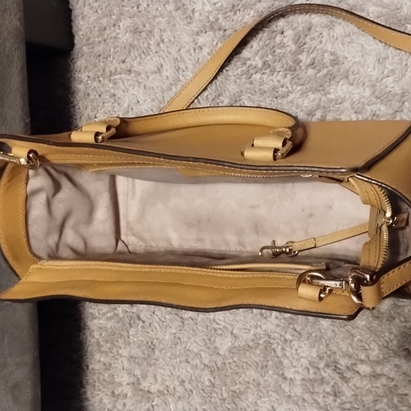 Michael kors purse - Picture 2 of 3